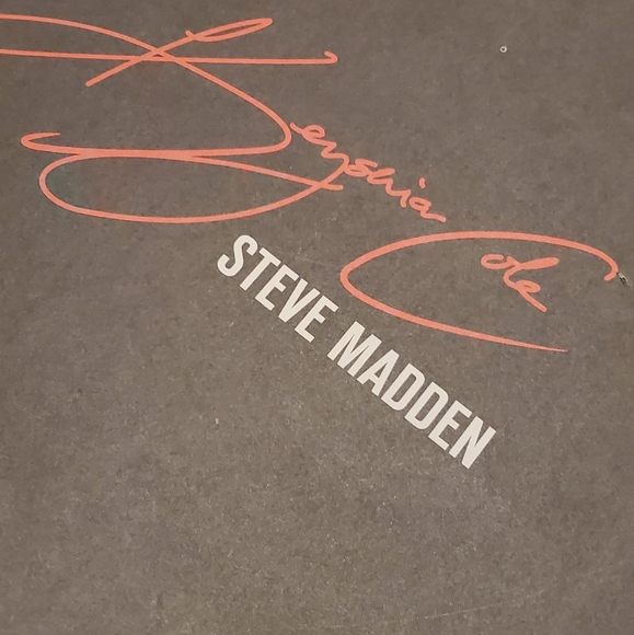 Heels - Picture 2 of 4